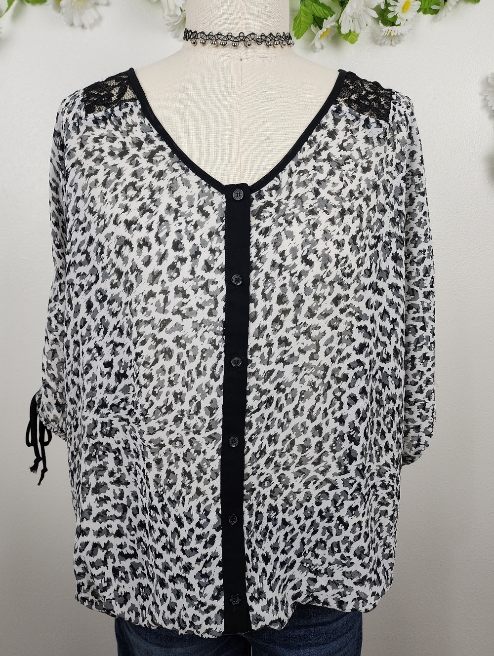 Maurices Leopard Top Lace Cold Shoulder Sz 2 22